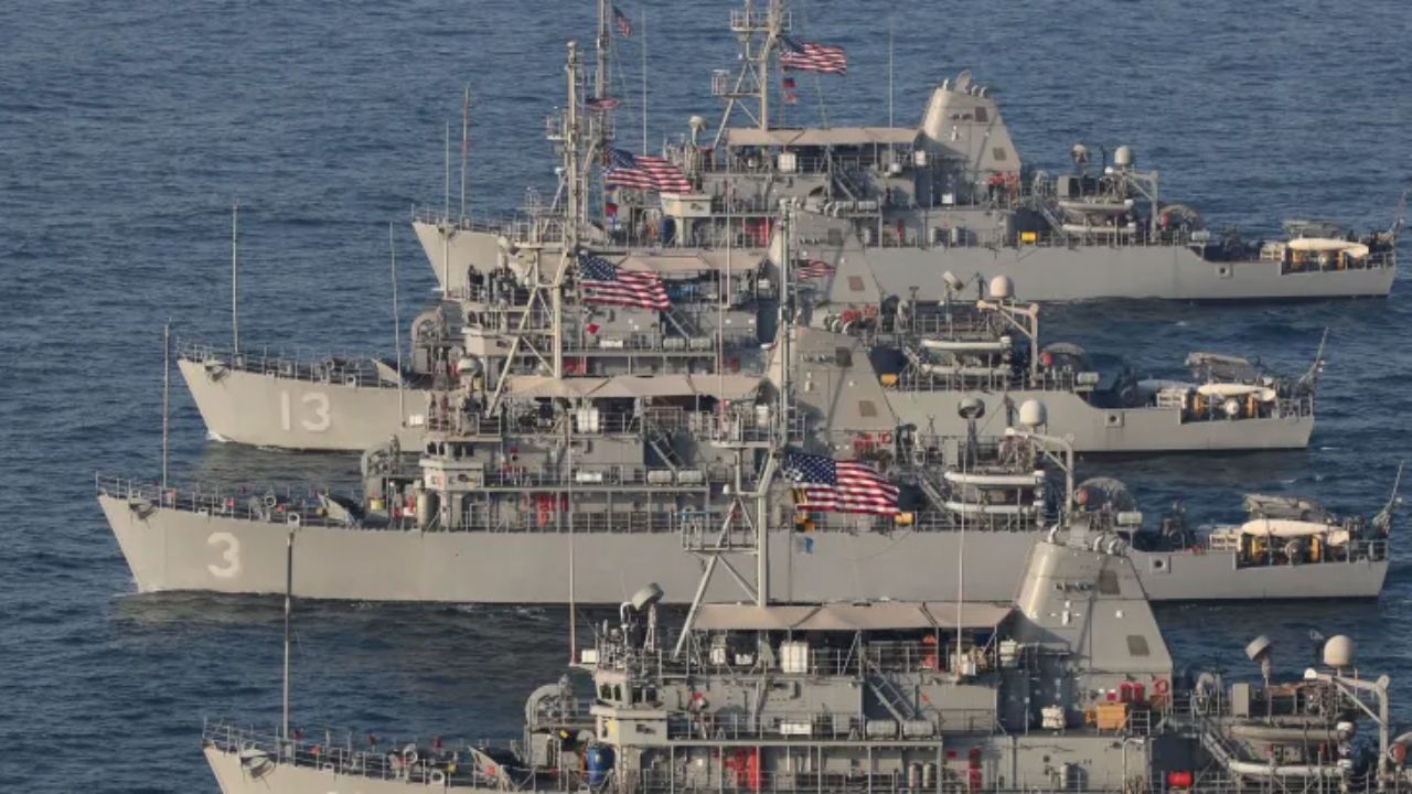 Iran-US War: समुद्रात महासत्तेचा वेढा! 17 युद्धनौका, 10,000 सैनिक लढाऊ विमानांनी होर्मुझला विळखा; वाचा नेमकं काय घडतंय?