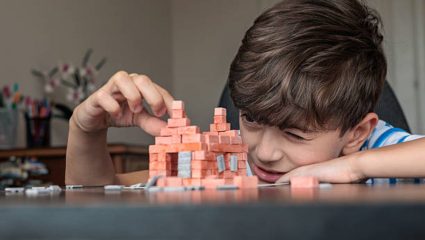 ऑटिझम मुलं ‘स्पेशल’ व ‘नॉर्मल’च्या कात्रीत! समाज स्वीकारात नसल्यामुळे पालकांमध्ये नाराजी