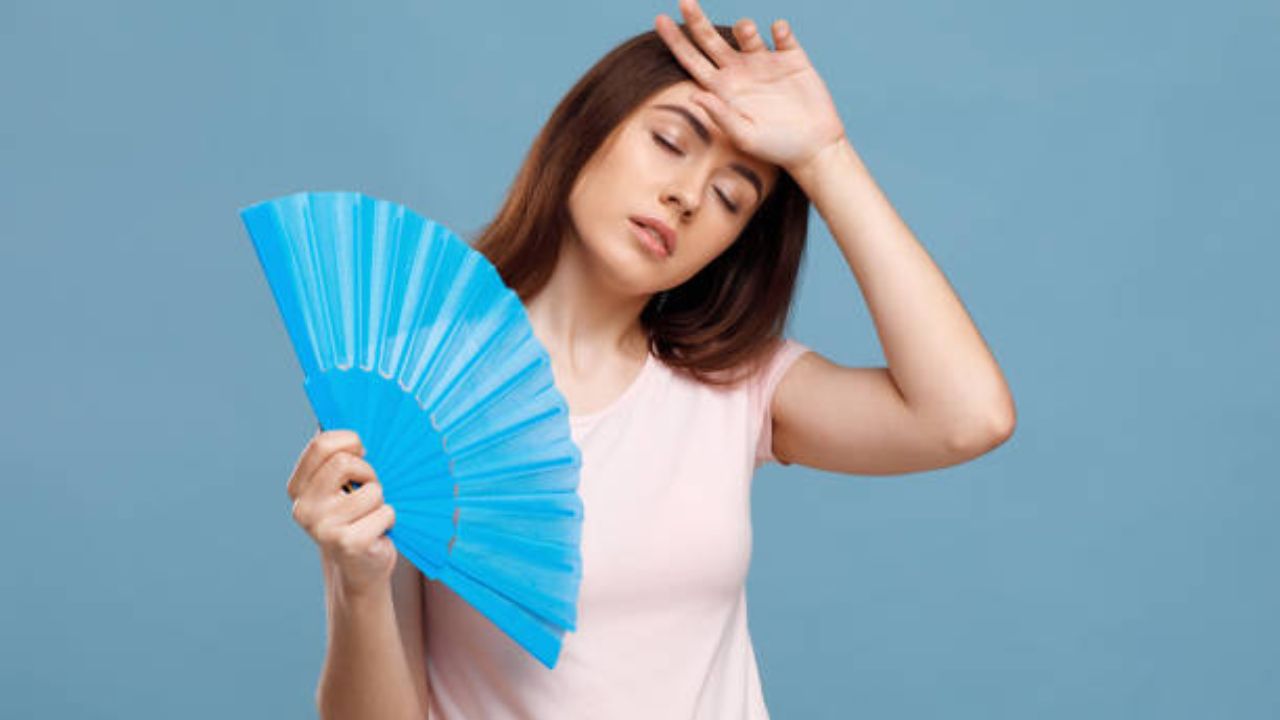 उन्हाळ्यात दिवसभर येणाऱ्या घामामुळे कंटाळा आहात? घामाच्या दुर्गंधीपासून सुटका मिळवण्यासाठी ‘या’ पद्धतीने करा तुरटीचा वापर