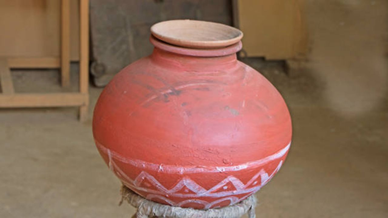 Summer Tips: उन्हाळ्यात माठातले पाणी का प्यावे? माठातले पाणी पिण्याआधी घ्या ‘या’ गोष्टींची काळजी