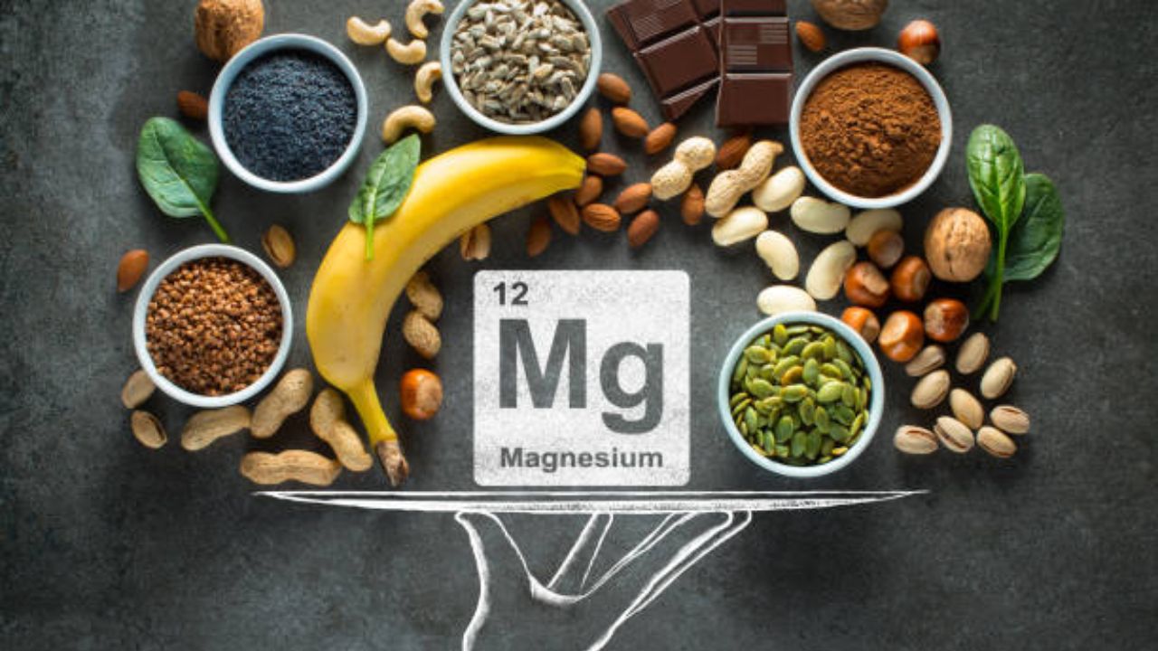 शरीरात मॅग्नेशियमची कमतरता निर्माण झाल्यानंतर दिसून येतात ‘ही’ गंभीर लक्षणे, दुर्लक्ष केल्यास शरीरातील स्नायू होतील कमकुवतव
