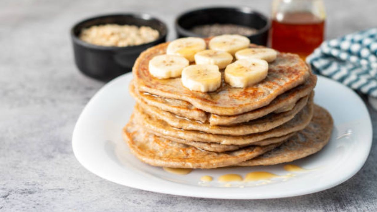 पोटावर वाढलेला चरबीचा घेर महिनाभरात होईल कमी! सकाळच्या नाश्त्यात करा ओटमील पॅनकेक्सचा समावेश
