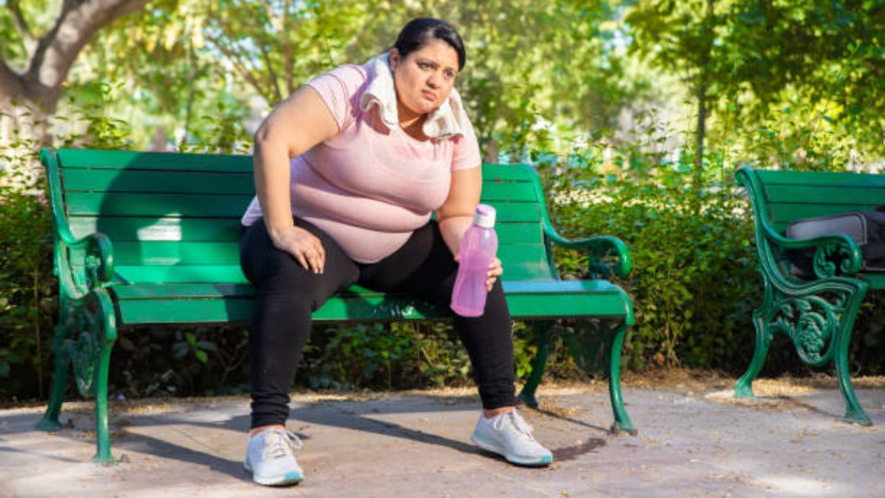 Water Retention मुळे लठ्ठपणा वाढल्यासारखे वाटते? ‘हे’ उपाय केल्यास लघवीवाटे बाहेर पडून जाईल शरीरातील पाणी, दिसाल स्लिम