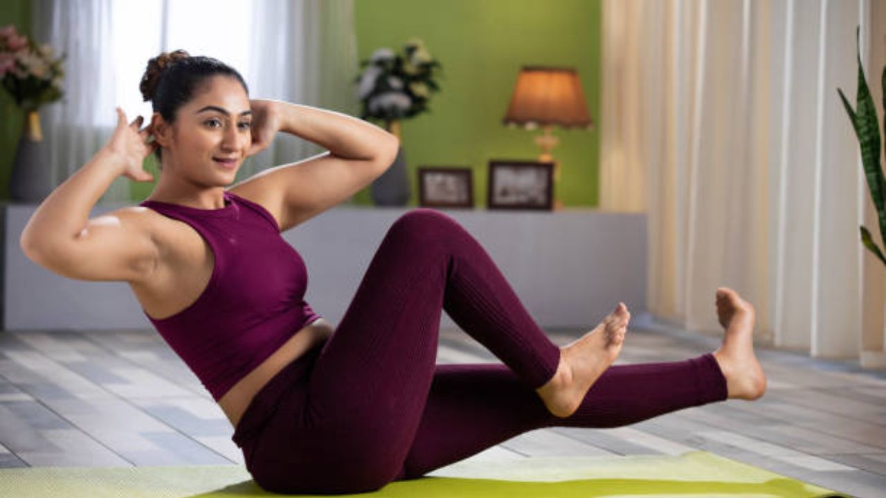 शारीरिक हालचालींचा आरोग्यावर सकारात्मक परिणाम दिसून येतो. त्यामुळे सकाळच्या कोवळ्या उन्हात रनिंग, सायकलिंग, जाॅगिंग, वॉकिंग असे व्यायाम करणे आवश्यक आहे.