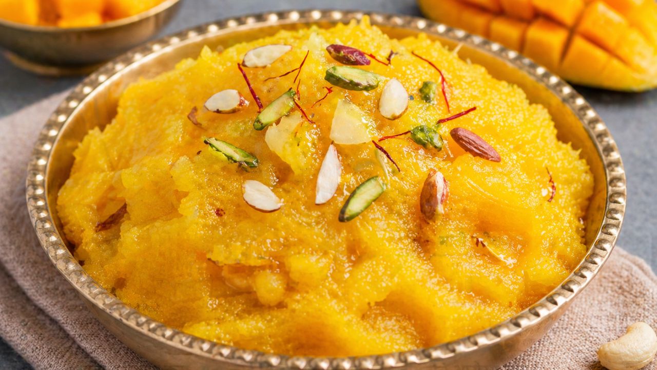 सत्यनारायणाच्या पूजेतील प्रसादासाठी झटपट बनवा आंब्यांचा मऊसूत शिरा, तोंडात टाकताच जाईल विरघळून