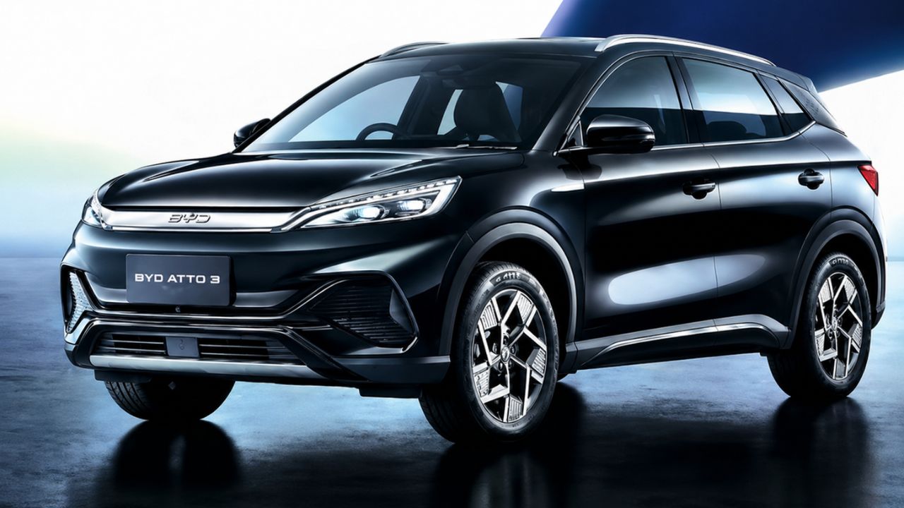 BYD ATO 3 ची बाजारात धमाकेदार एन्ट्री! गाडीच्या नव्या रेंज आणि फीचर्सने सगळ्यांचं केले आकर्षित