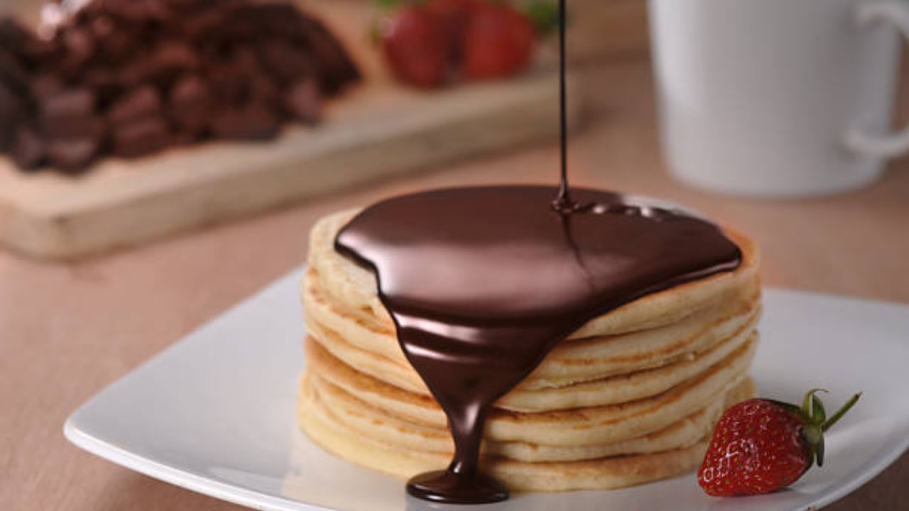 Food Recipe: लहान मुलांच्या नाश्त्यासाठी बनवा हेल्दी टेस्टी चॉकलेट पॅनकेक, पदार्थ पाहून मुलं होतील आनंदी