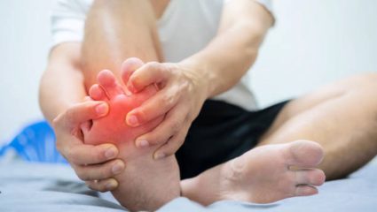 रक्तात वाढलेले Uric Acid कमी करण्यासाठी सकाळी उठल्यानंतर करा ‘या’ पेयांचे सेवन, कमी खर्चात मिळेल दुखण्यापासून आराम