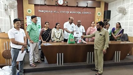 Wai News: पाचगणीत ‘सफाई मित्रांचा’ गौरव! नगरपरिषद आणि हिलदारीतर्फे उत्कृष्ट कामगिरी करणाऱ्या कर्मचाऱ्यांचा सन्मान