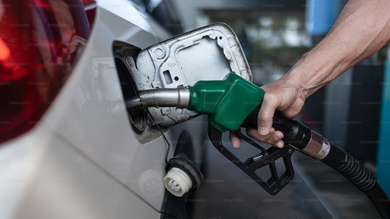 Water in Petrol fuel: वा रे वा! चक्क पेट्रोलऐवजी भरले पाणी! एकामागून एक 20 गाड्या पडल्या बंद; पेट्रोल पंप प्रशासनाकडून सील