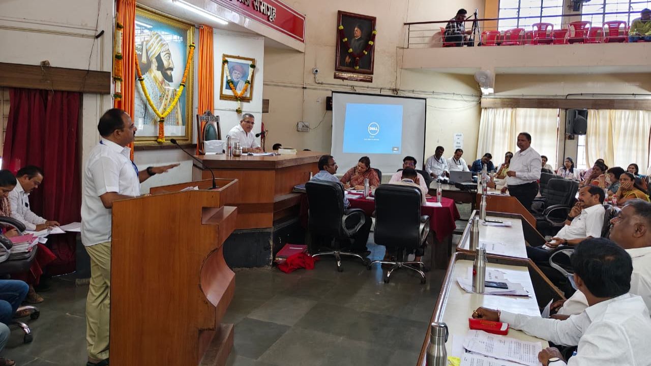 सातारा पालिका सभा की औपचारिकता? ४२ विषयांना गडबडीत मंजुरी; अतिक्रमण आणि पाणीटंचाईवरून प्रशासनावर नगरसेवकांचा संताप
