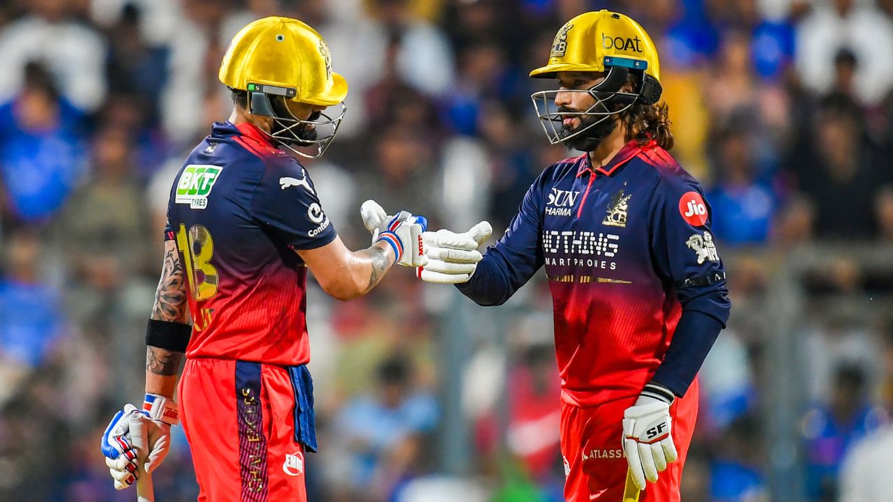 MI vs RCB Live Score: कोणतीही दया-मया नाही! बंगळुरूकडून मुंबईची फुल ऑन धुलाई, 241 धावांचे आव्हान उभे, ‘हिटमॅन’ गेम फिरवणार?