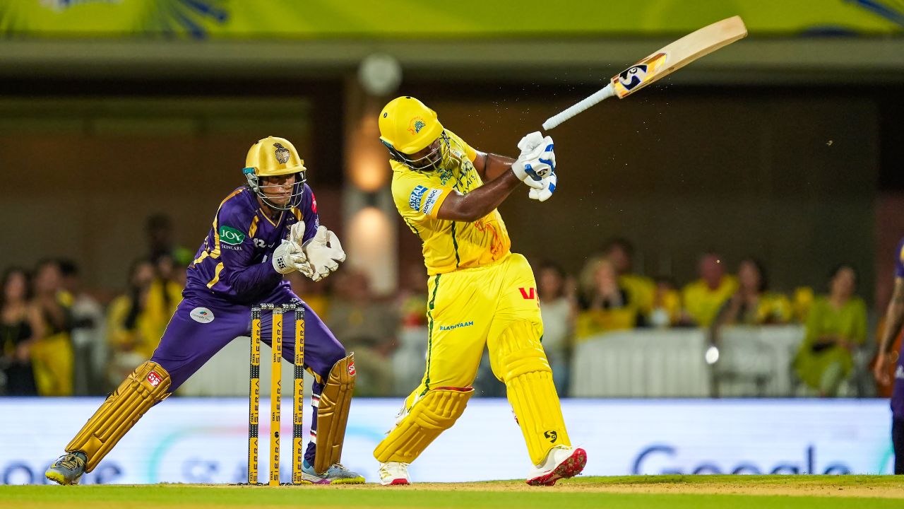 CSK vs KKR Live Score: संजू सॅमसनची बॅट तळपली! चेन्नईचे कोलकातासमोर 193 धावांचे आव्हान; गायकवाड-दुबे अपयशी