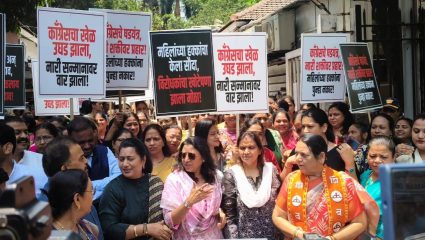 “काँग्रेसचा महिलाविरोधी चेहरा उघड!”; शिवसैनिक आक्रमक; राहुल गांधी आणि अखिलेश यादवांच्या फोटोंना ‘जोडे मारो’ आंदोलन