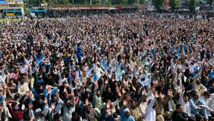 Pakistan News: पाकिस्तान हादरले! १०० हून अधिक शहरांत शेतकऱ्यांचा एल्गार; गव्हाच्या दरावरून शाहबाज शरीफ सरकारची कोंडी
