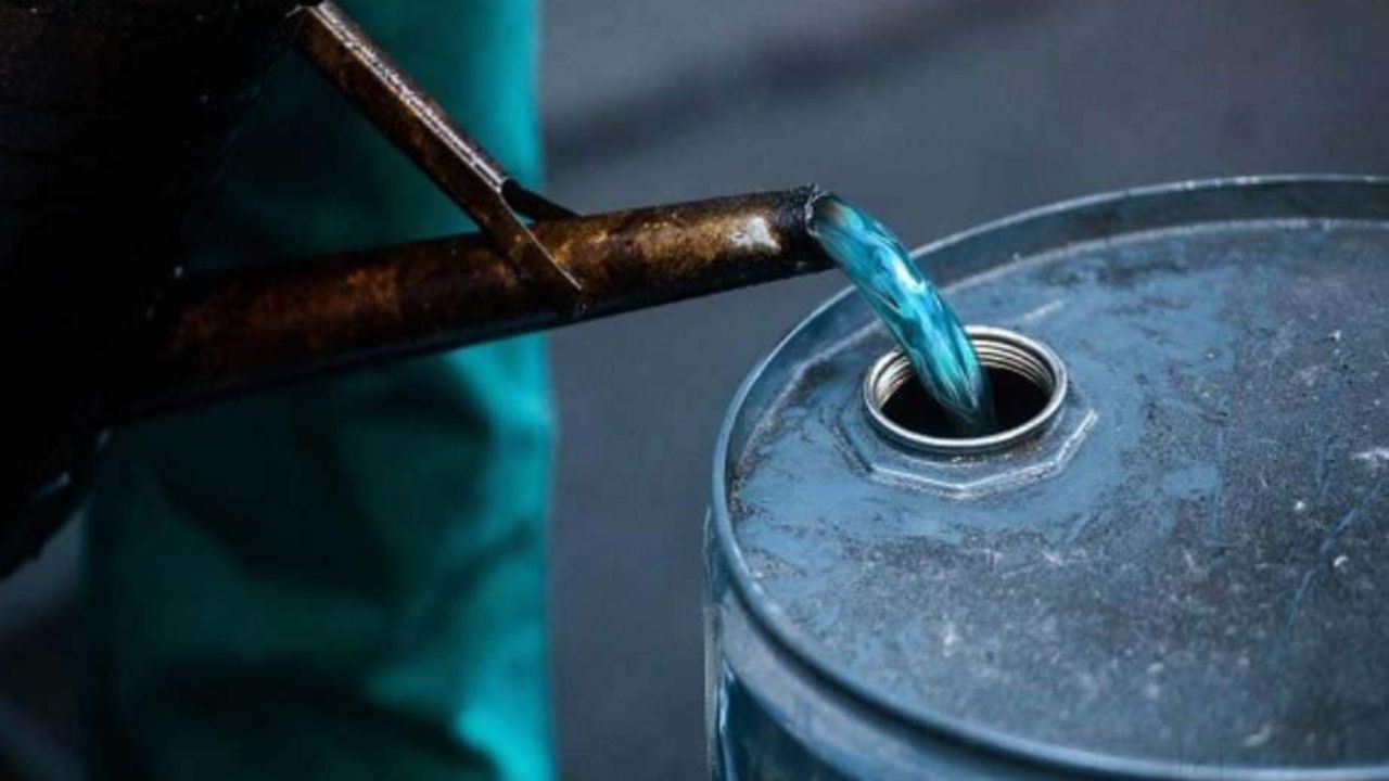 Chhatrapati Sambhajinagar: रॉकेलचे दर ठरले, पण ग्राहकांमध्ये संताप! ६३ रुपयांच्या दरामुळे रेशनकार्डधारकांचा खिसा रिकामा होणार