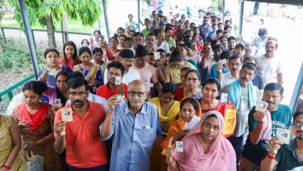 Assembly Election 2026: लोकशाहीचा ‘सुपर गुरुवार’! तामिळनाडूमध्ये मतदानाची टक्केवारी ८२% पार, तर बंगालमध्ये विक्रमी मतदानाची नोंद