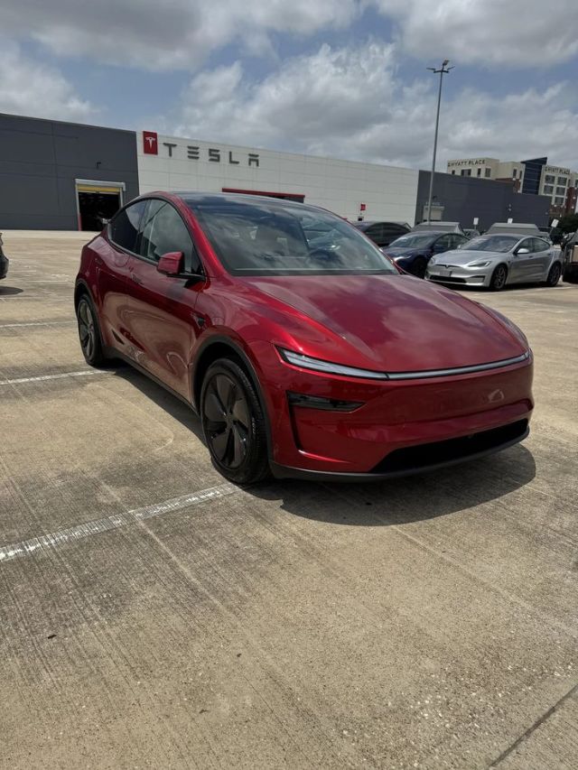 Tesla ची 'King' कार कोणती?