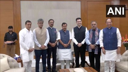 AAP’s Raghav Chadha Joins BJP: केजरीवालांना मोठा झटका! राघव चढ्ढा यांच्यासह आपचे तीन राज्यसभा खासदार भाजपमध्ये सामील; पाहा फोटो