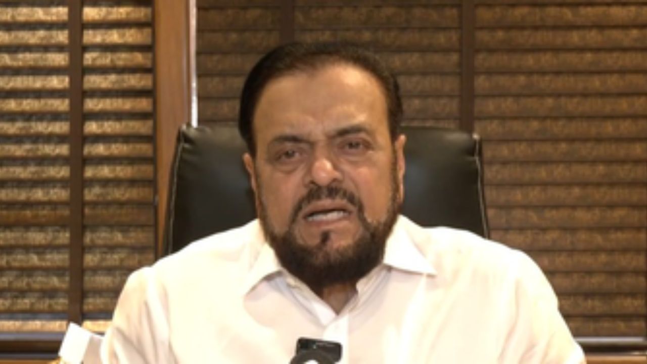 Mumbai: “कलिंगडमध्ये विष होतं का?”; एकाच कुटुंबाच्या मृत्यूनंतर अबु आझमींचे मुख्यमंत्र्यांना पत्र; केली ‘ही’ मोठा मागणी