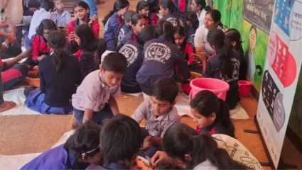 पांचगणीत वसुंधरा दिनी ८००+ सिड बॉल्स निर्मिती व १३० किलो कचरा संकलन; नगरपरिषद–हिलदारीचा संयुक्त उपक्रम