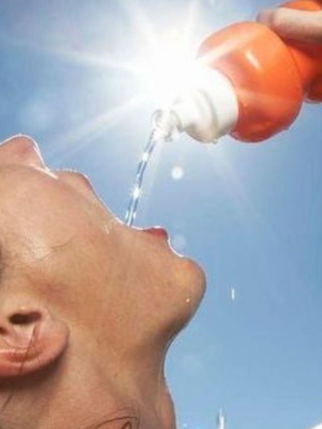 तुम्ही हायड्रेट आहात की नाही? कसे ओळखाल?