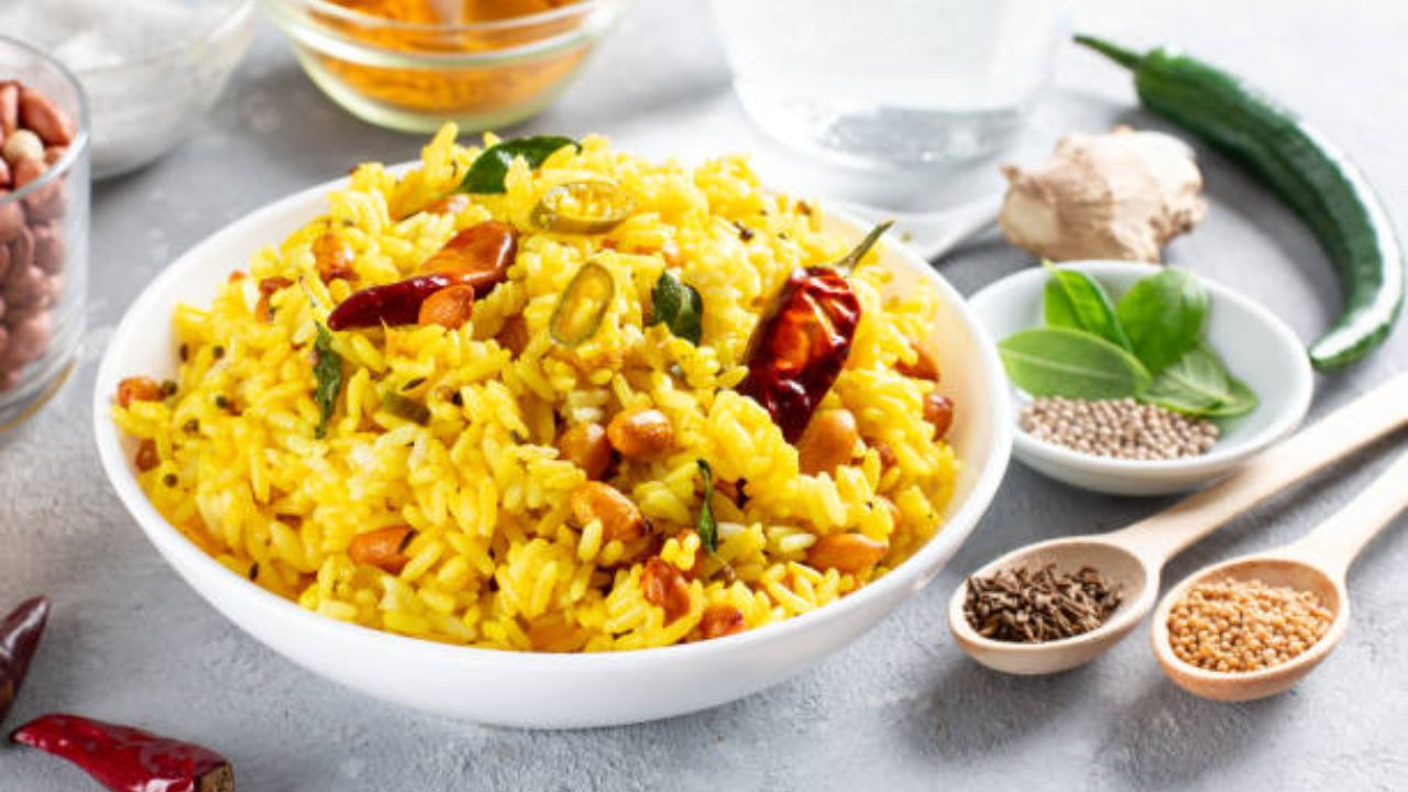 उन्हाळ्यात पचनक्रिया राहील कायमच सक्रिय! ५ मिनिटांमध्ये बनवा आंबट तिखट चवीचा लेमन राईस, नोट करून घ्या रेसिपी