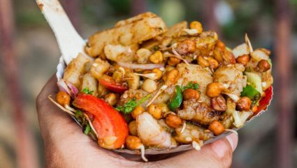 रात्रीच्या जेवणासाठी १० मिनिटांमध्ये बनवा हेल्दी काळ्या चण्यांचे चाट, शरीरातील हाडे राहतील दीर्घकाळ मजबूत