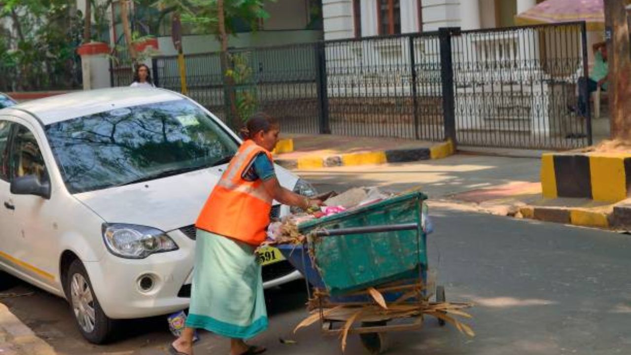 Mumbai News: कचरा निर्मूलनासाठी ‘मुंबई क्लीन लीग’वर भर! नावीन्यपूर्ण संकल्पना राबवण्याचे आयुक्त अश्विनी भिडे यांचे कर्मचाऱ्यांना न