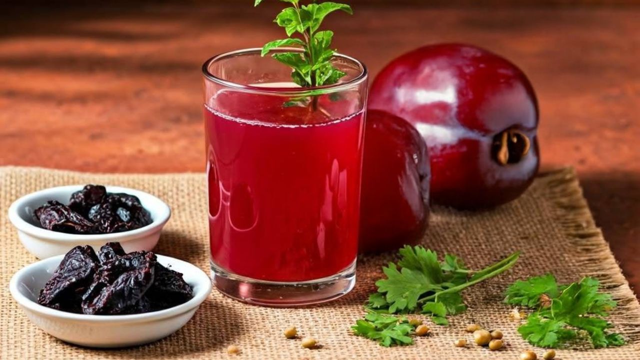 कोकममध्ये अँटी ऑक्सिडंट्स आणि नैसर्गिक शीतल गुणधर्म आढळून येतात. यामुळे उन्हाळ्यात अंगावर उठणारी खाज, लालसरपणा किंवा जळजळ कमी होण्यास मदत होते.