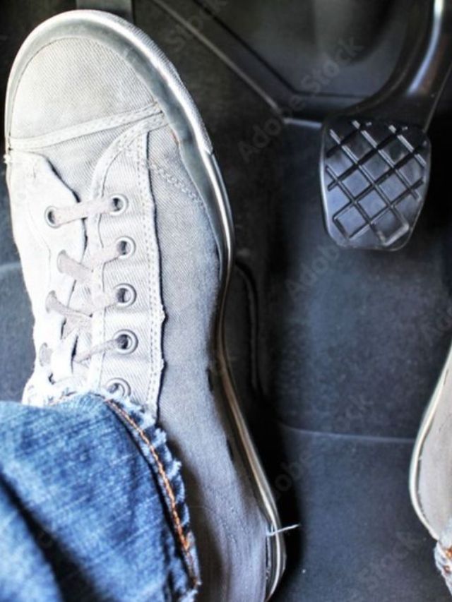 गाडी थांबवण्यापूर्वी क्लच दाबावा की नाही?