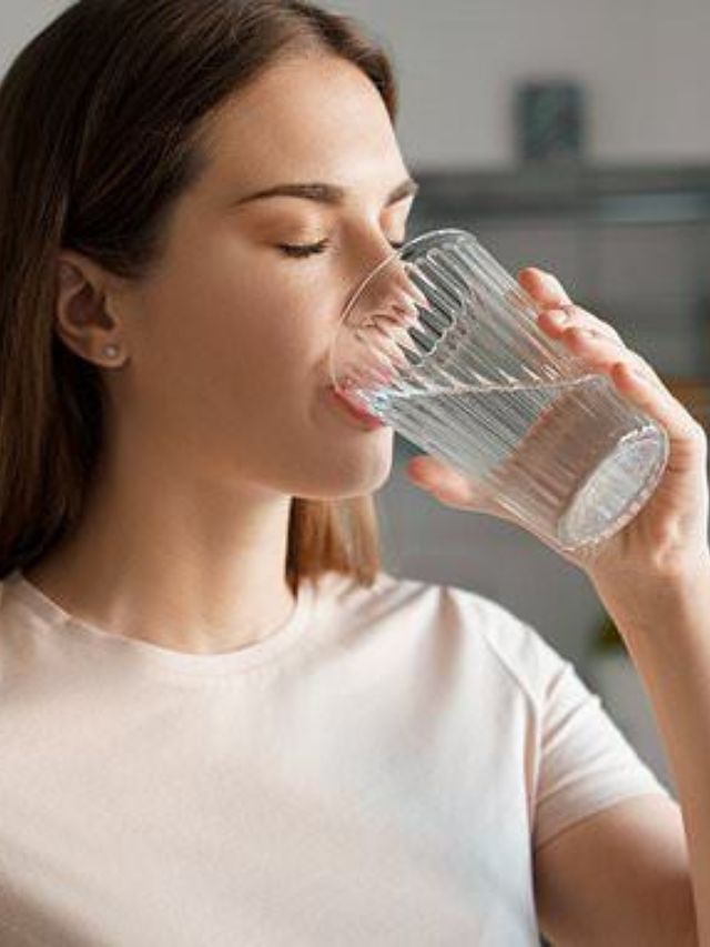 उन्हाळ्यात किती पाणी प्यावे?