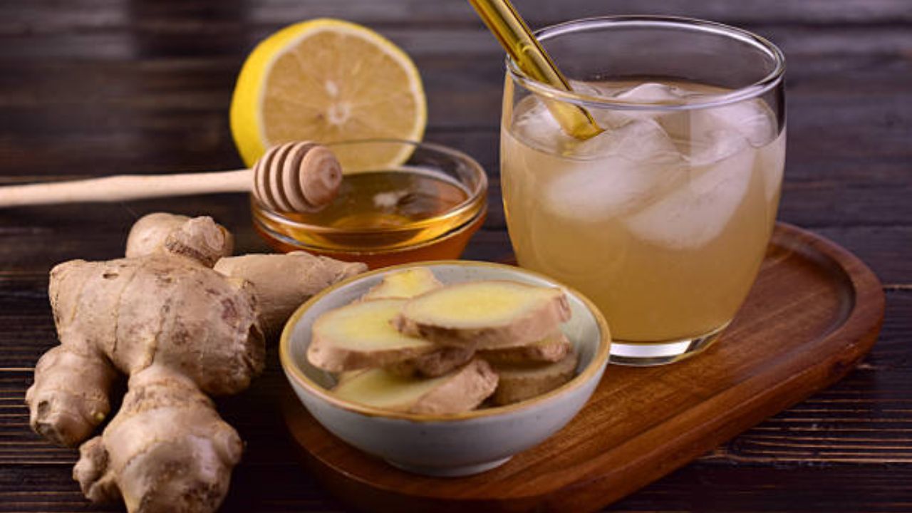 काकडीमध्ये भरपूर प्रमाणात फायबर असते. फायबर युक्त पदार्थांचे सेवन केल्यामुळे शरीरात जमा झालेली विषारी घाण आणि चरबी जळून जाण्यास मदत होते. 