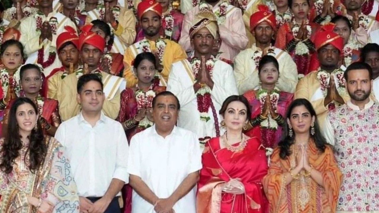 अंबानींच्या घरी काम करणाऱ्या शेफला प्रत्येक महिन्याला  सुमारे २ लाख रुपये पगार दिला जातो, असे कायमच म्हंटले जाते. याशिवाय तिथे काम करणाऱ्या प्रत्येक व्यक्तीला विमा आणि इतर शैक्षणिक सुविधासुद्धा पुरवल्या जातात. 