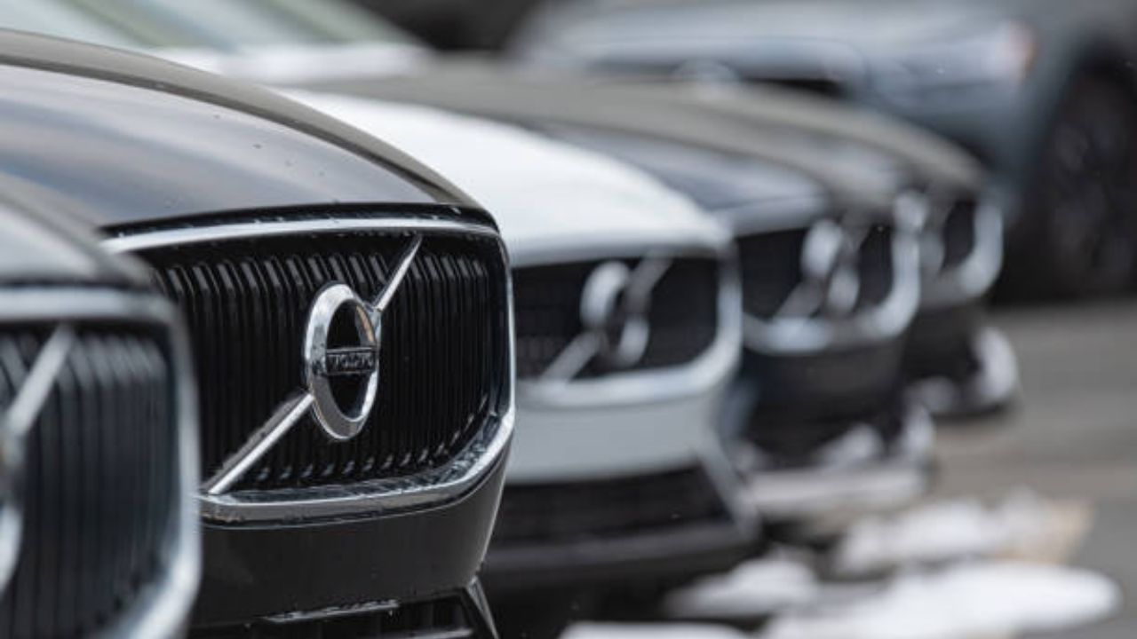 ‘या’ तारखेपासून Volvo च्या Cars महागणार! अचानक का वाढवली किंमत? जाणून घ्या