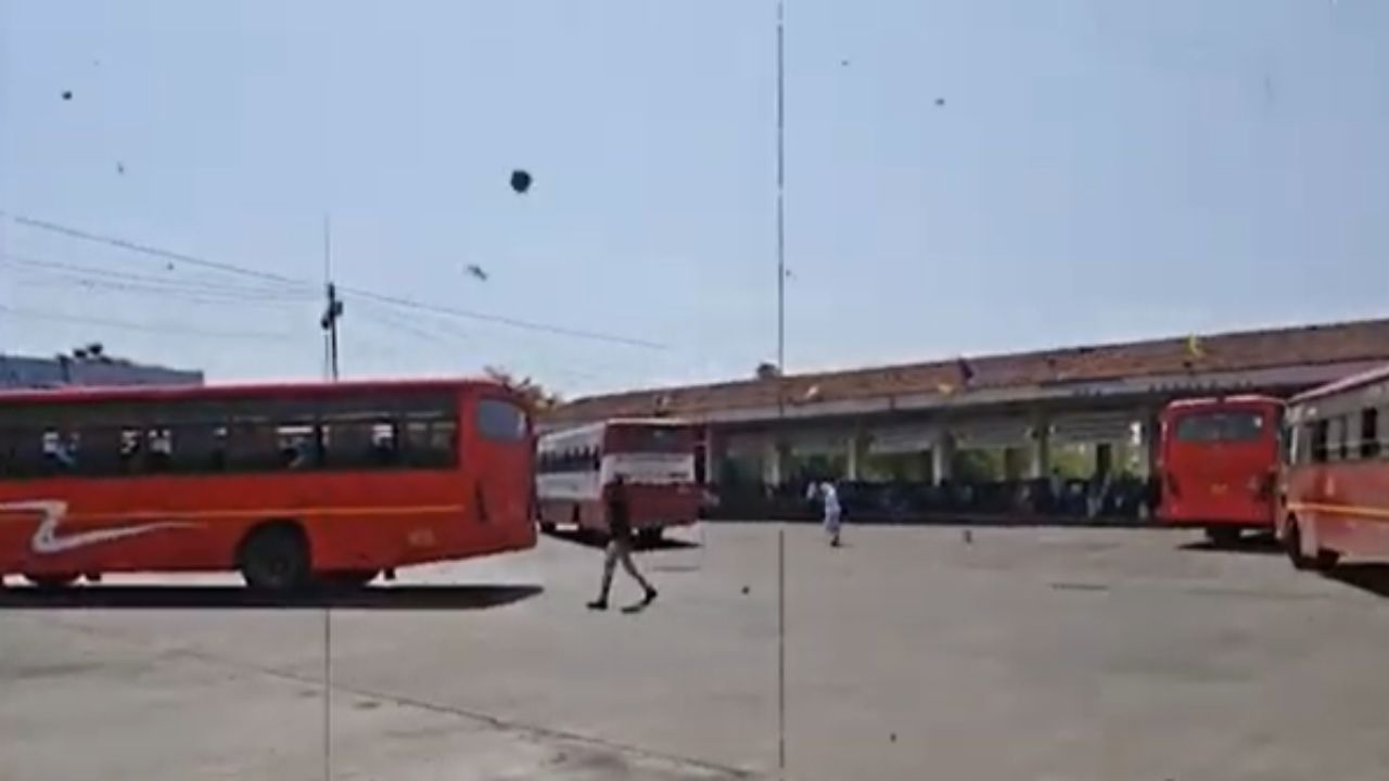 Wardha : ST बसमध्ये भोंदू बाबांच्या जाहिरातींचा विळखा  कारवाई करण्याची मागणी