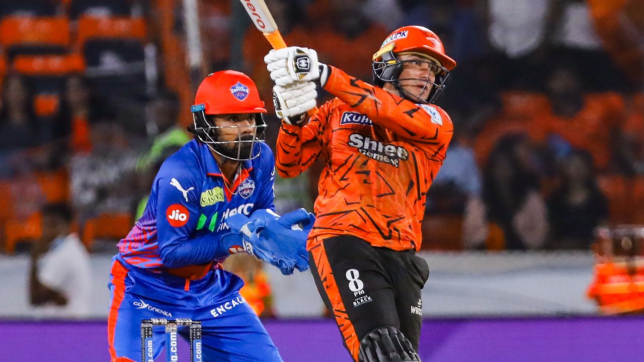 अभिषेक शर्माचे वादळी शतक! सनरायझर्स हैदराबादसाठी केल्या ‘इतक्या’ धावांचा टप्पा पूर्ण; ठरला चौथा फलंदाज