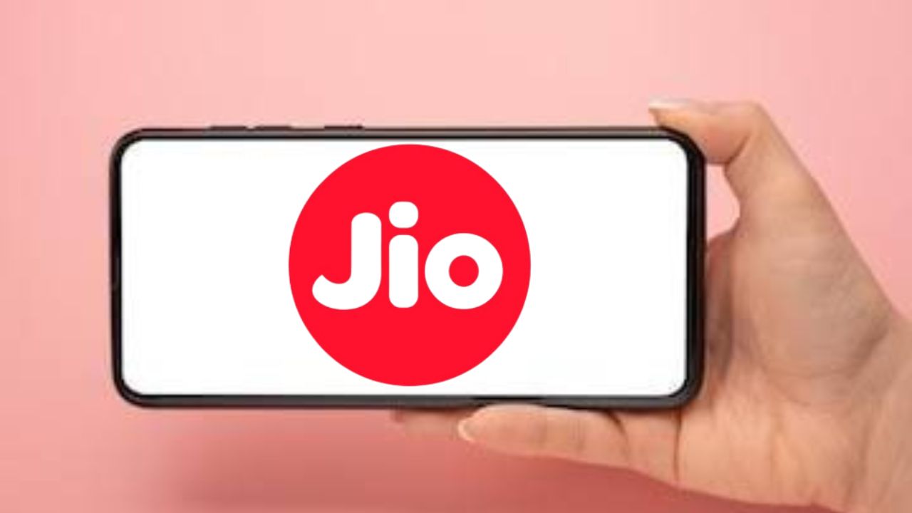 चुकीच्या नंबरवर रिचार्ज झाला? घाबरू नका, Reliance Jio चं नवं फीचर देईल तुमचे पैसे परत