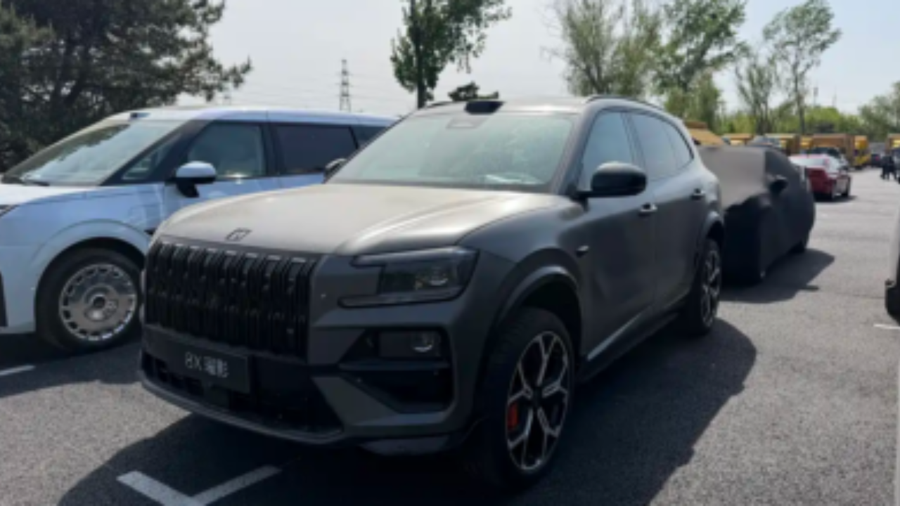 काही मिनिटात 10,000 पेक्षा कारचे बुकिंग, लाँच होताच बाजारात तुफानी धडाका; ‘या’ इलेक्ट्रिक कारची किंमत वाचून डोळेच फिरतील