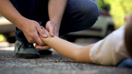 मुंबई-बंगळुरू बाह्यवळण मार्गावर अपघात; भरधाव दुचाकीच्या धडकेत महिलेचा मृत्यू