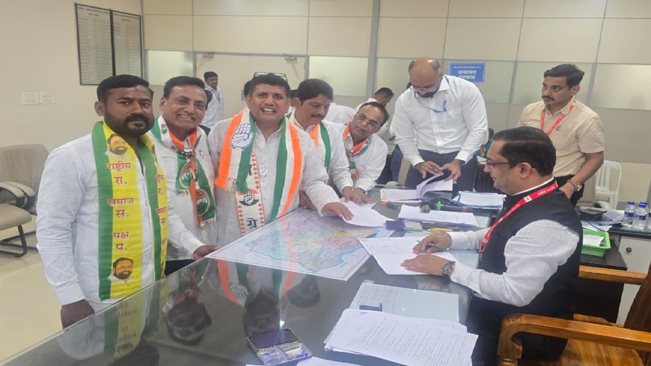 Baramati Byelection : बारामतीची पोटनिवडणूक बिनविरोध नाहीच; काँग्रेसकडून आकाश मोरेंचा उमेदवारी अर्ज दाखल