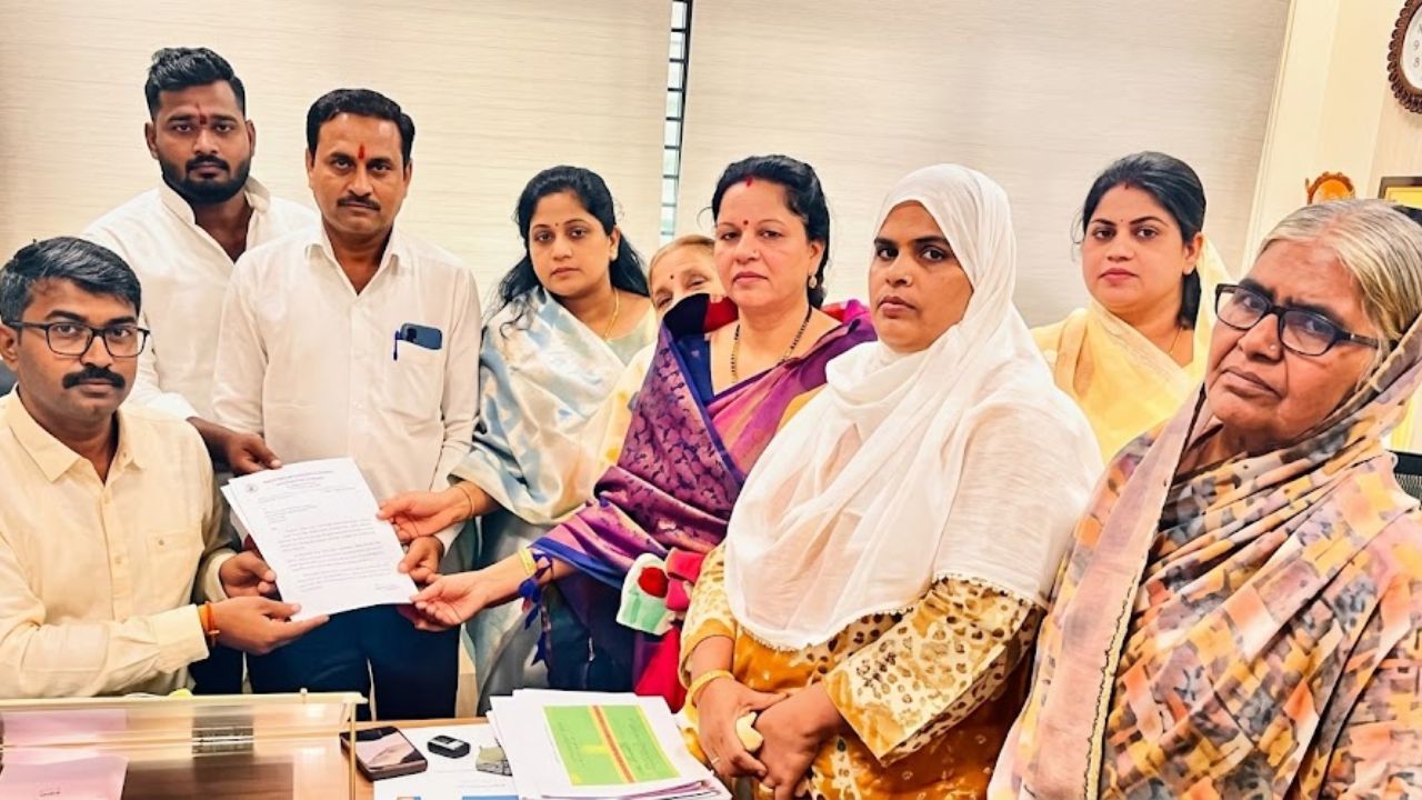 Ahilyanagar News: नेवासे नगरपंचायतीत आर्थिक घोटाळा? मुख्याधिकाऱ्यांची चौकशी करण्याची जिल्हाधिकाऱ्यांकडे मागणी