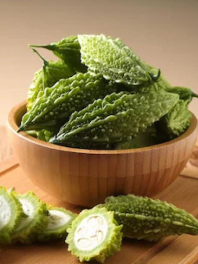 चवीला कडू पण आरोग्यदायी ! 'असे' पदार्थ ज्यामुळे तुम्ही दिसाल आणखी तरुण