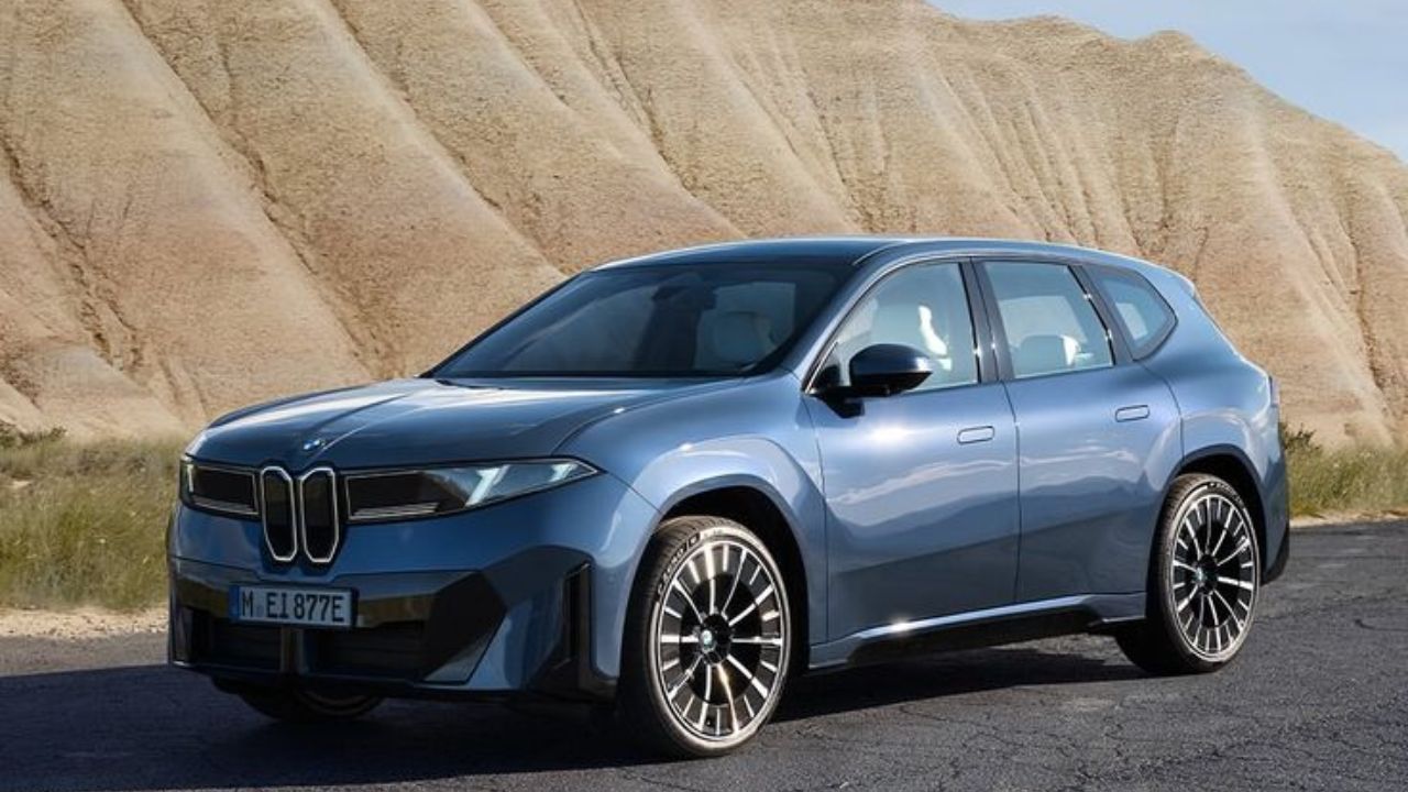 फक्त 21 मिनिटांत चार्ज! BMW ची ‘ही’ इलेक्ट्रिक कार घरालाही देऊ शकते पॉवर सप्लाय