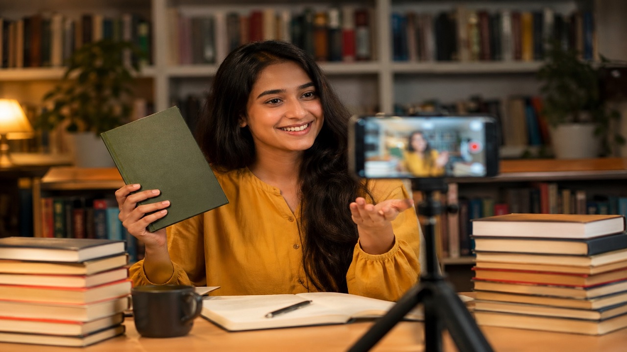 ‘बुकट्यूबर’मुळे तरुणाई पुन्हा वाचनाकडे आकर्षित; युट्यूबच्या माध्यमातून पुस्तकांचे परीक्षण