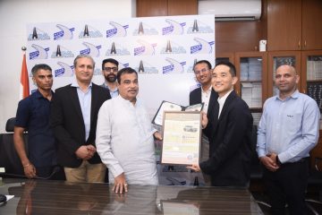 भारत एनसीएपीमध्ये ‘या’ कंपनीच्या कारला 5-स्टार रेटिंग; नितीन गडकरी यांच्या हस्ते दिले प्रमाणपत्र