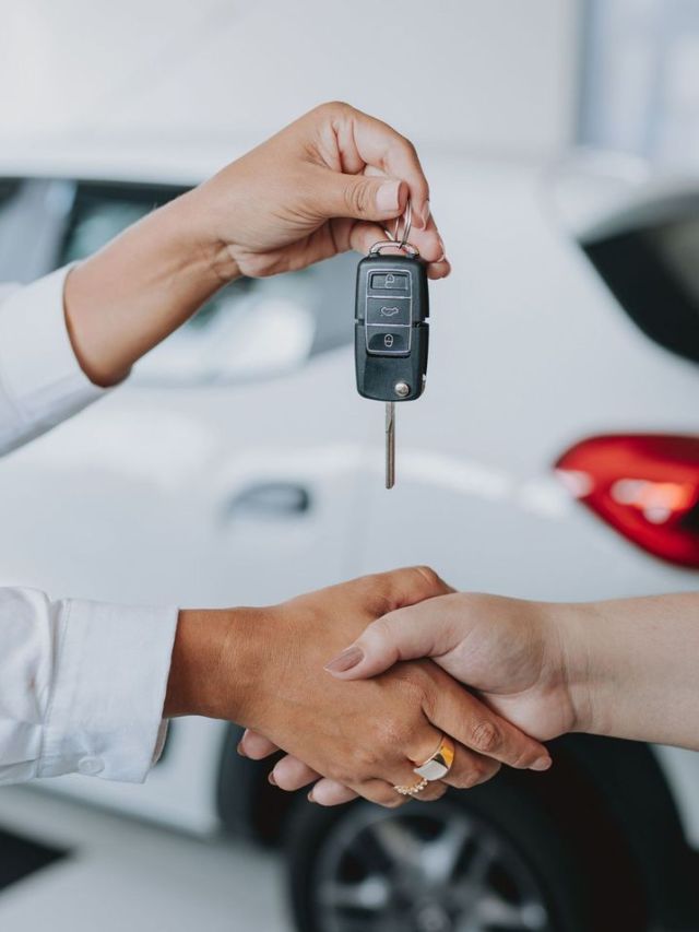 ग्राहकांनी कार खरेदी करताना कोणत्या गोष्टी तपासल्या पाहिजे?