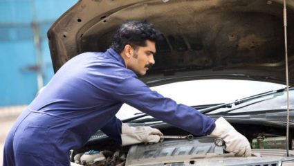 कोणत्या कंपनीची कार सर्व्हिस एकदम झक्कास? जाणून घ्या लोकप्रिय Cars ची सर्व्हिस कॉस्ट