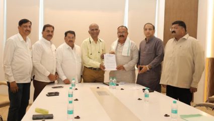 काँग्रेसच्या शिष्टमंडळाने घेतली राज्याच्या मुख्य निवडणूक अधिकाऱ्यांची भेट; ‘या’ मागण्यांचे दिले निवेदन