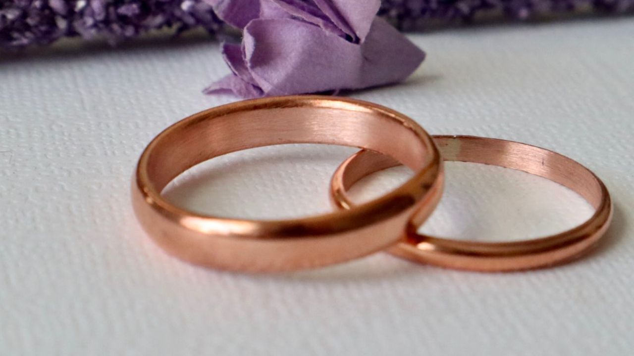 Astro Tips: तांब्याची अंगठी धारण करण्याचे काय आहेत ज्योतिषशास्त्रीय आणि आयुर्वेदिक फायदे